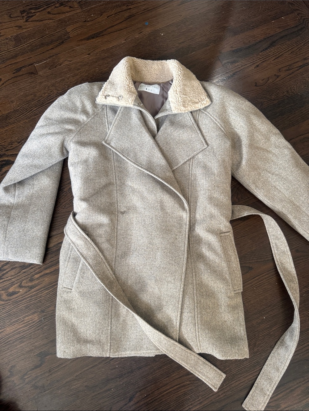 The Frankie Shop SKIVE PADDED SHORT COAT - BEIGE MELANGE